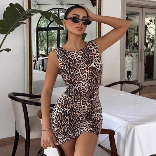 Dame Minikjole med animalsk print og figursyet snit Stilla