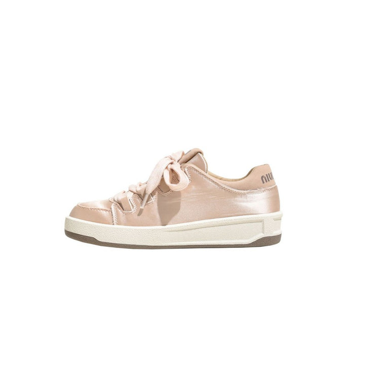 Dame Sneakers med skinnende satin-overdel og innovativt snøresystem Stilla