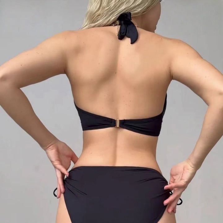 Dame triangel-bikini med moderne snit og dekorativ lukning Skovae
