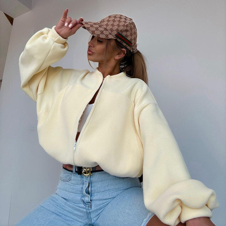 Kvinders cropped fleece jakke med voluminøse ærmer og høj krave Skovae