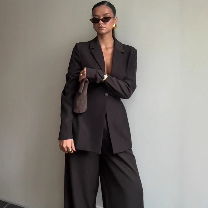 Dame blazer med dyb V-udskæring og elegant silhuet Stilla