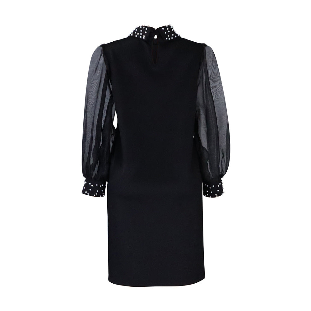 Damekjole med transparente ærmer og elegante perledetaljer Stilla