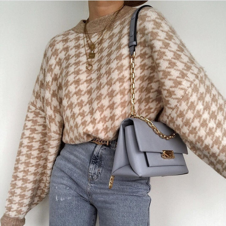 Kvinders strikket sweater med moderne houndstooth mønster og afslappet pasform Stilla