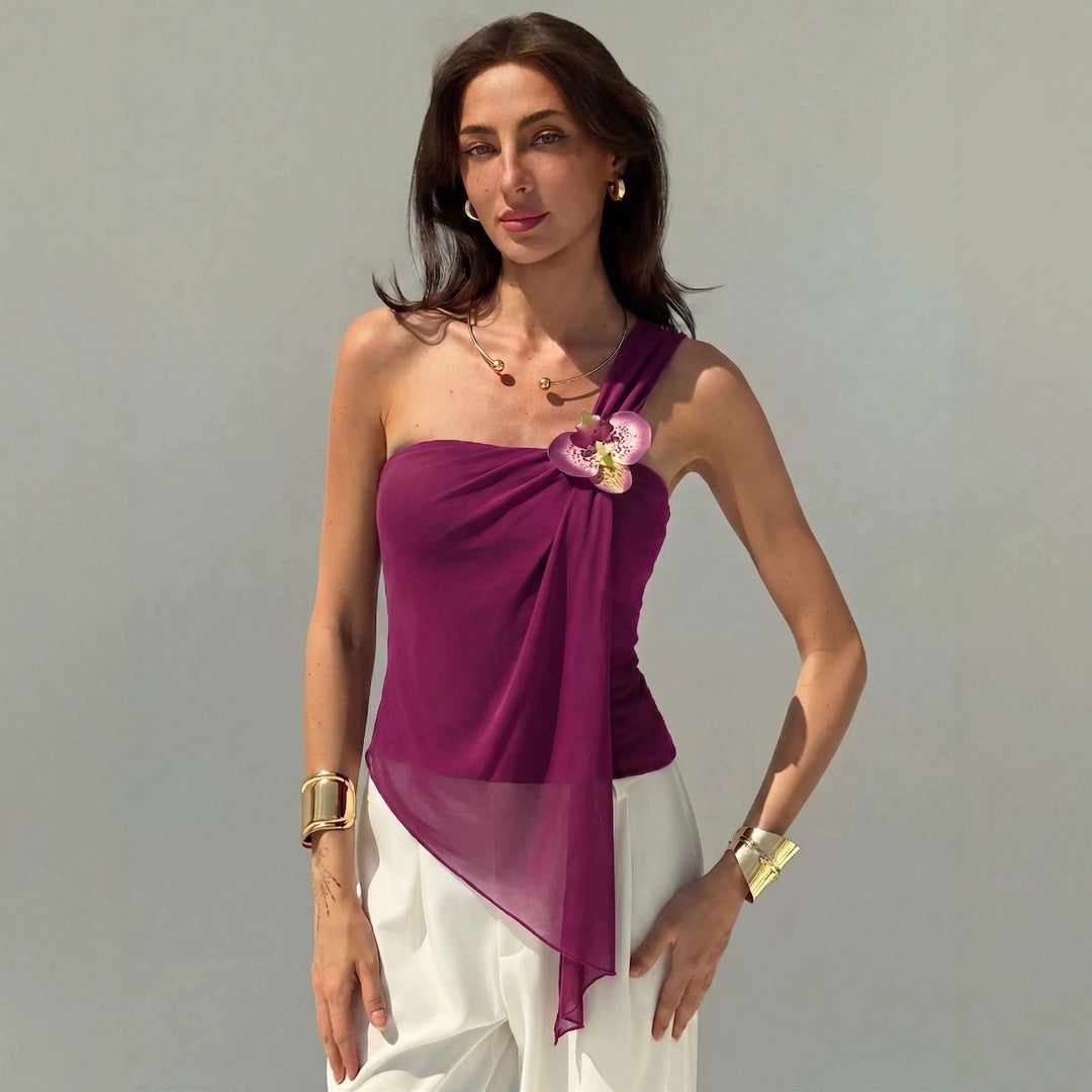Dame nan asymmetrisk én skulder chiffon top med drapering og dekorativ brosche Skovae