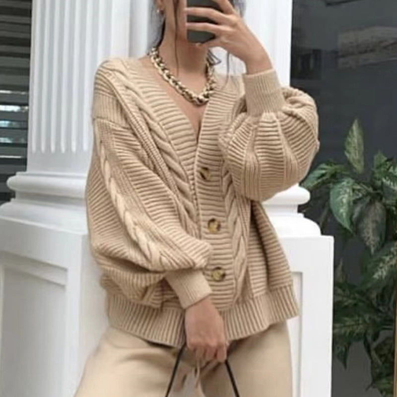 Dame cardigan med dyb V-hals og store knapper Stilla