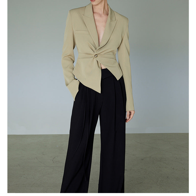 Dame tætsiddende blazer med moderne snit og elegant knapdetalje Stilla
