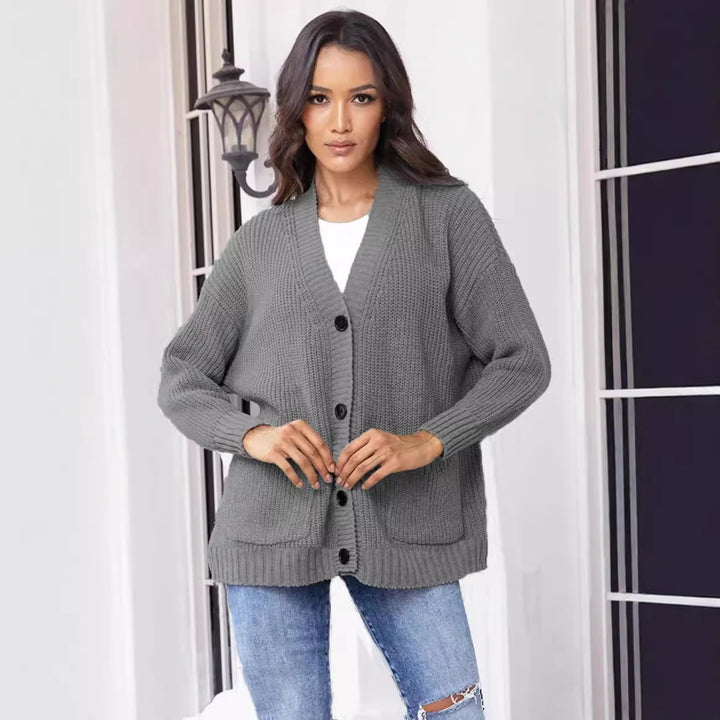 Kvindernes chunky strik cardigan med store lommer og klassisk V-hals Stilla