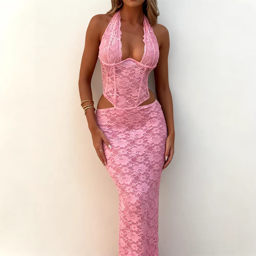 Kvinders lange blondedress med sexy udskæringer og raffinerede detaljer Skovae