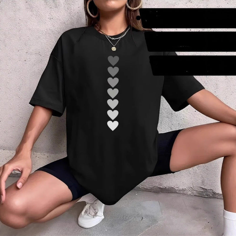 Dame T-shirt med kunstnerisk hjertemotiv i minimalistisk design Stilla