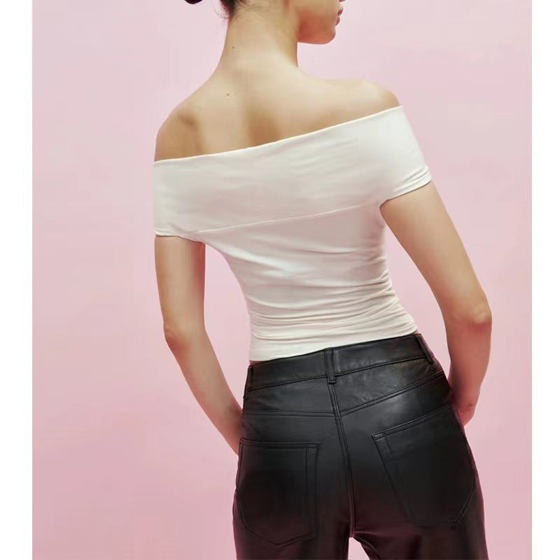 Dame Off-Shoulder Top med dekorativt indpakningsdetalje og florale accenter Stilla