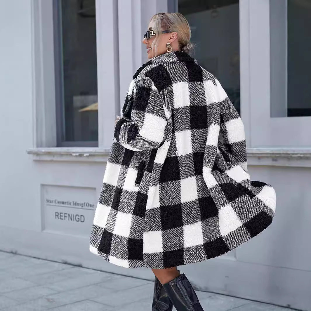 Dame Krammende Karo Frakke med oversized snit og blødt inderfor Stilla