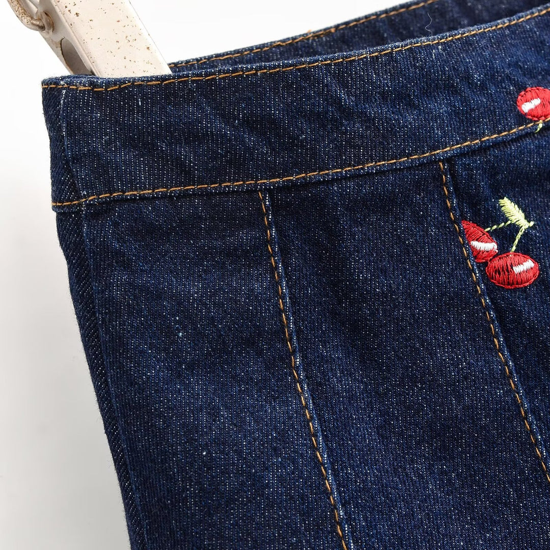 Dame jeansnederdel med detaljerede broderier og plisseret design Skovae