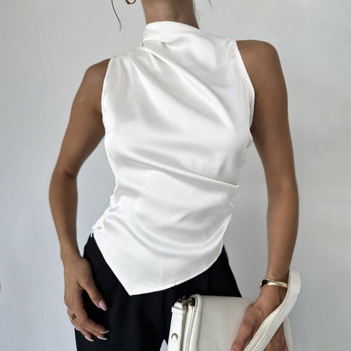 Damer elegant, figursyet satin top med asymmetrisk kant Skovae