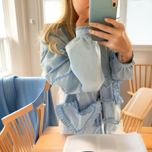 Dame Leges Bluse med Hjerteapplikationer og Volantdetaljer Stilla