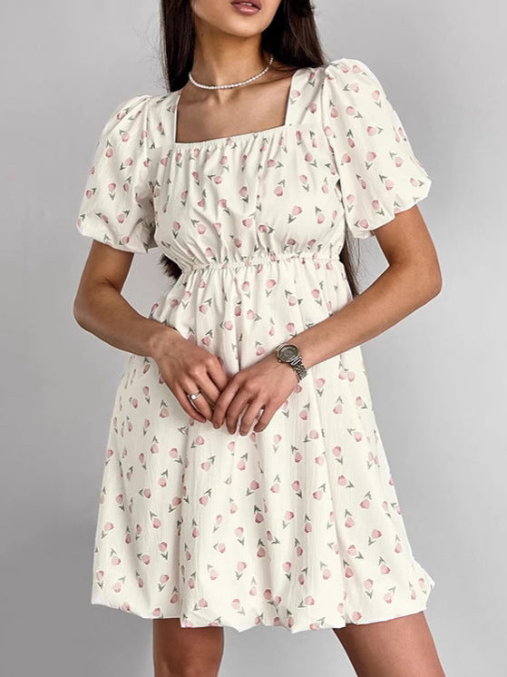 Dame blomsterkjole med voluminøse puffærmer og elastisk taljebånd Stilla