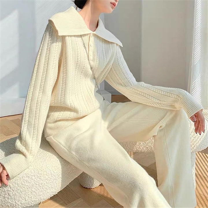 Kvindernes strikkede sweater med bred krave og knapstolpe Stilla