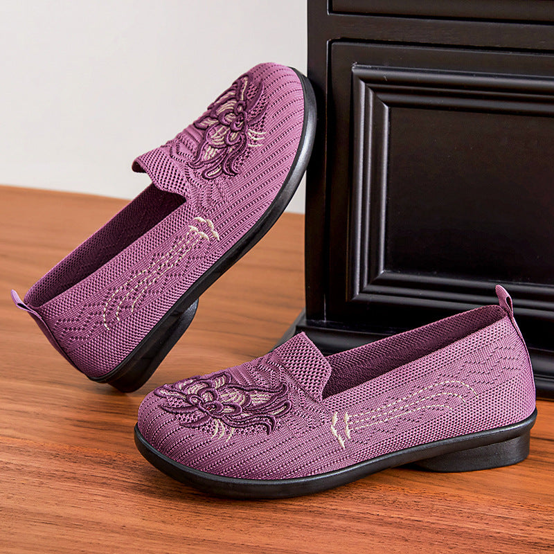 Dame Komfortable og stilfulde slippers med fin broderi Stilla