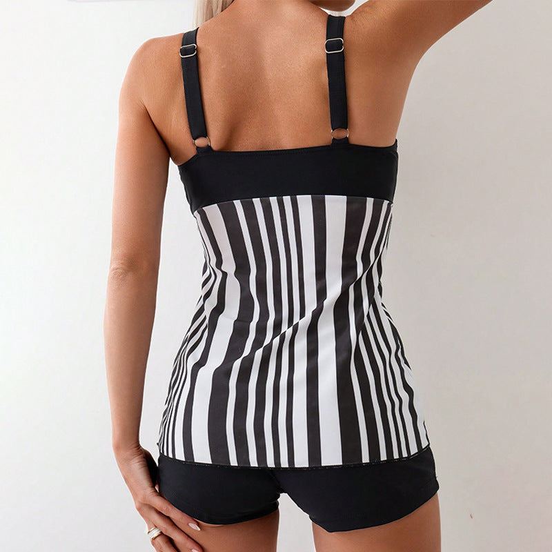 Dame tankini med justerbare stropper og figurskabende design Skovae