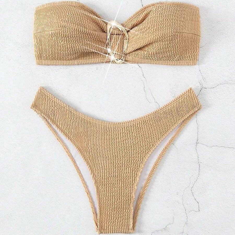 Dame bandeau bikini med moderne knude-design og elegant ringdetalje Skovae