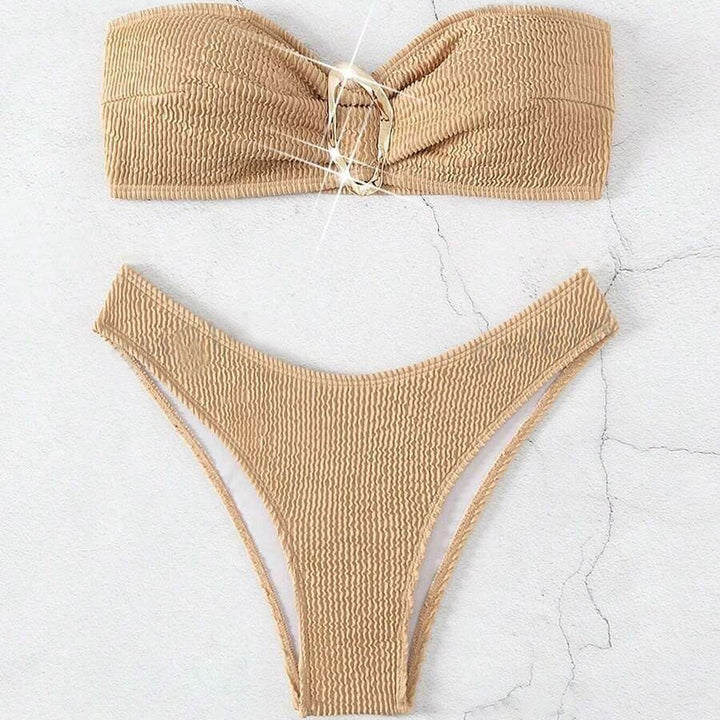 Dame bandeau bikini med moderne knude-design og elegant ringdetalje Skovae