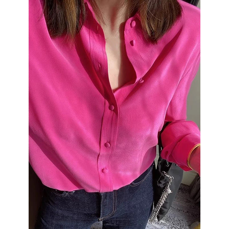 Damer elegant silke blouse med moderne snit og fine knapdetaljer Stilla