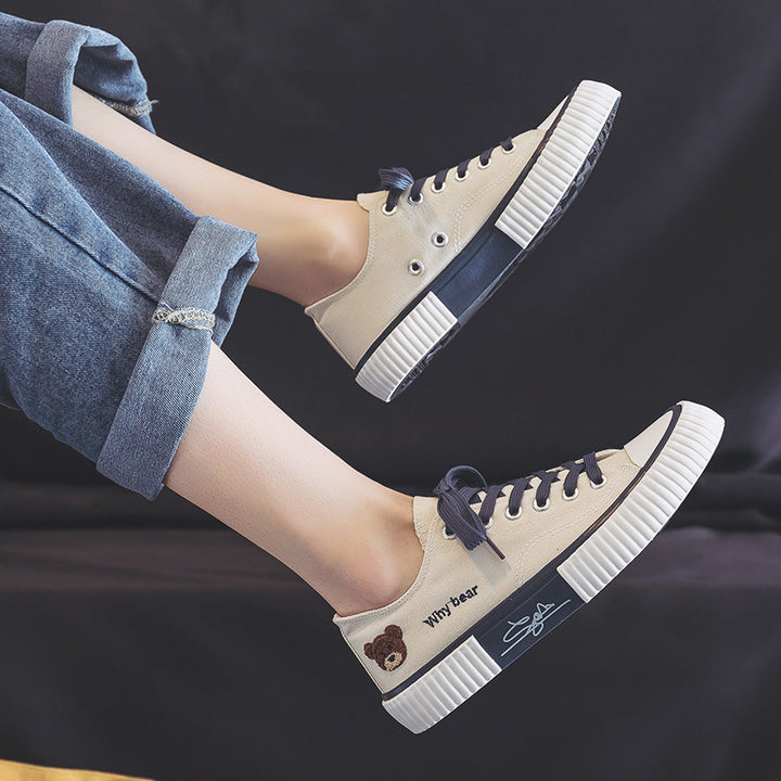 Dame Casual Sneakers med unikt bjørn-detail og robust såleprofil Stilla