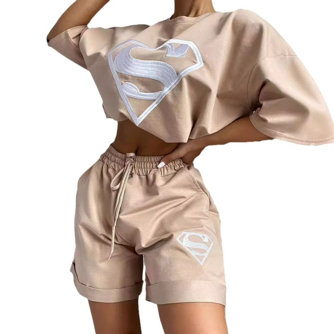 Kvinders sporty kortærmet skjorte og shorts sæt med eksklusivt logo design Skovae