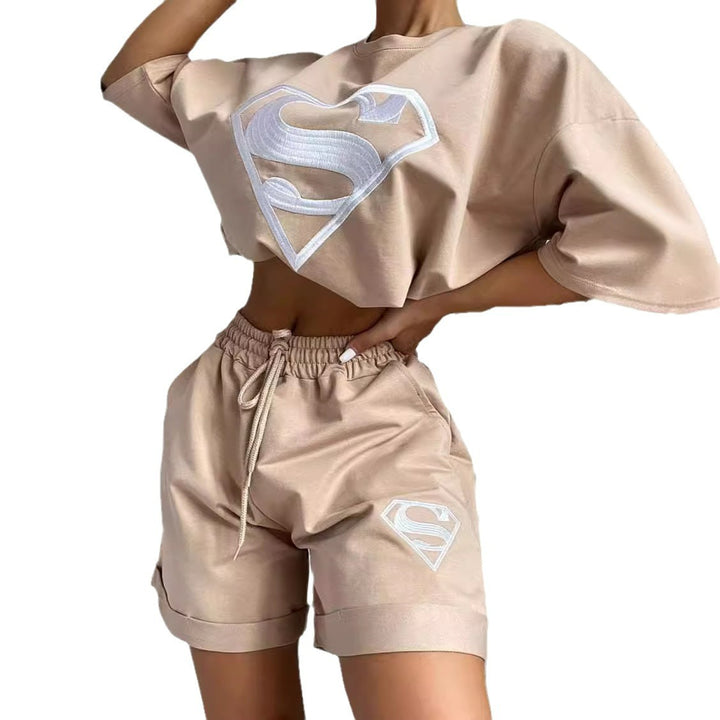 Kvinders sporty kortærmet skjorte og shorts sæt med eksklusivt logo design Skovae