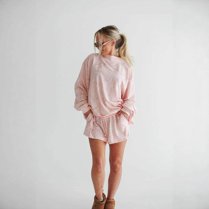 Kvinders afslappede sweatshirt og shorts sæt med høj stående krave og elastiske detaljer Skovae