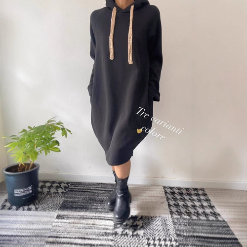 Kvinders hoodie kjole i en afslappet oversized stil med glitrende detaljer Stilla