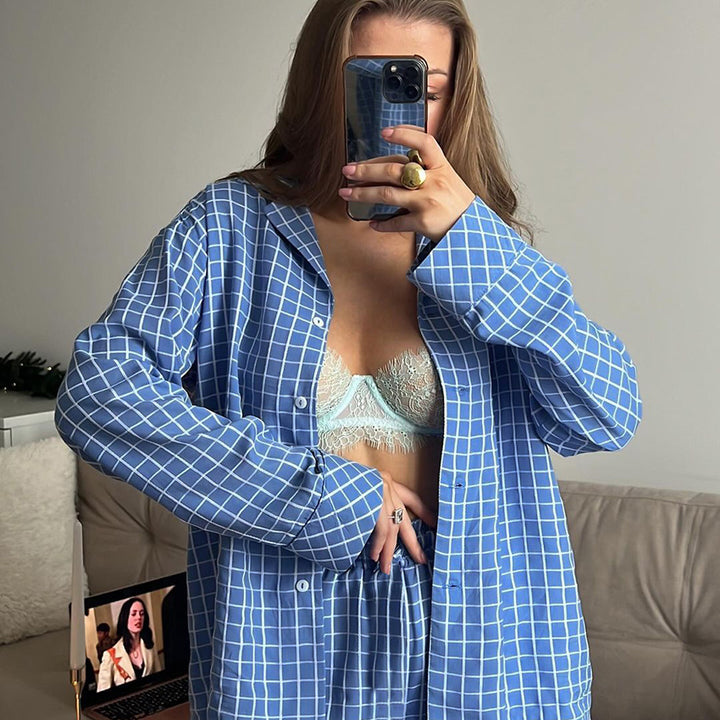 Dame hyggeligt pyjamasæt med ternet mønster og afslappet pasform Stilla