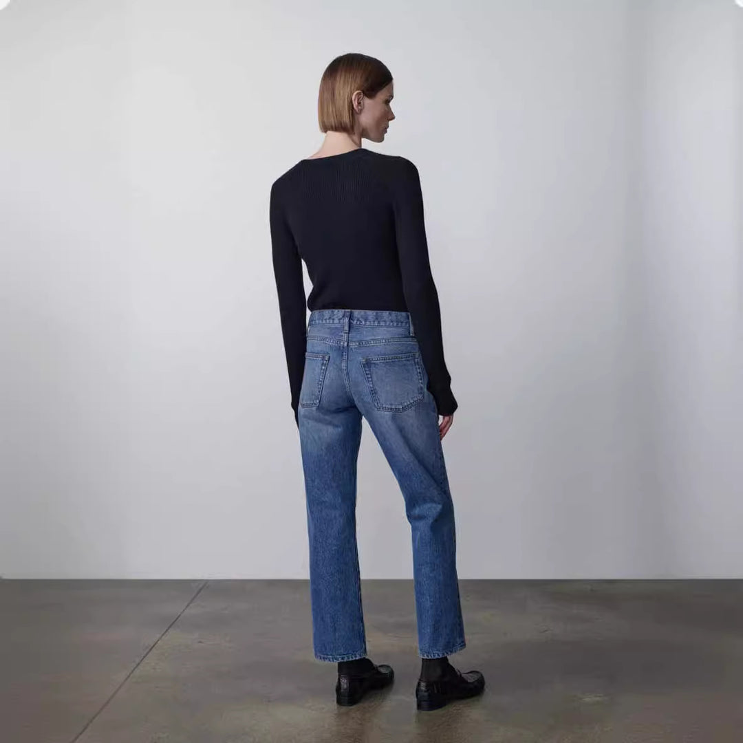 Dame figursyet strikbluse med fin ribstruktur og elegant rund halsudskæring Stilla