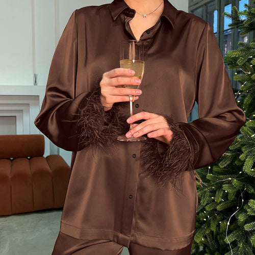 Dame satin-pyjama-sæt med elegante plysdetaljer Stilla