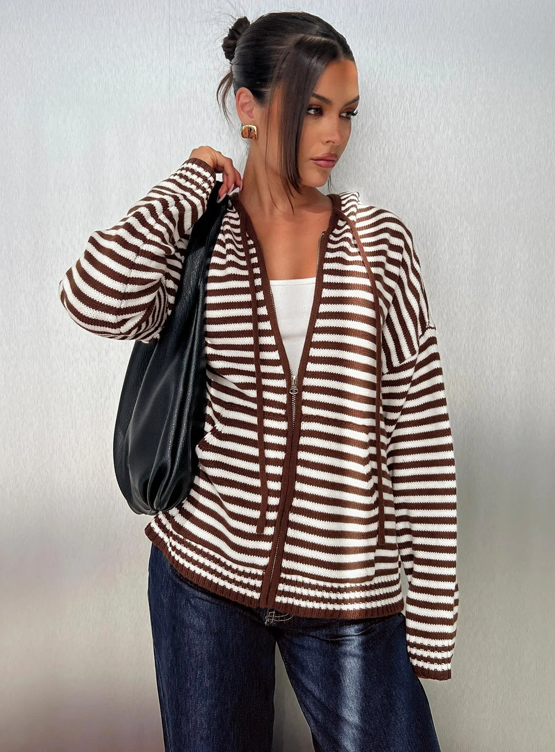 Dame cardigan i stribet design med kvalitets lynlås og casual fit