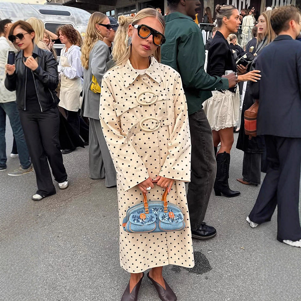 Dame trenchcoat med stilfulde prikker og mode detaljer Stilla