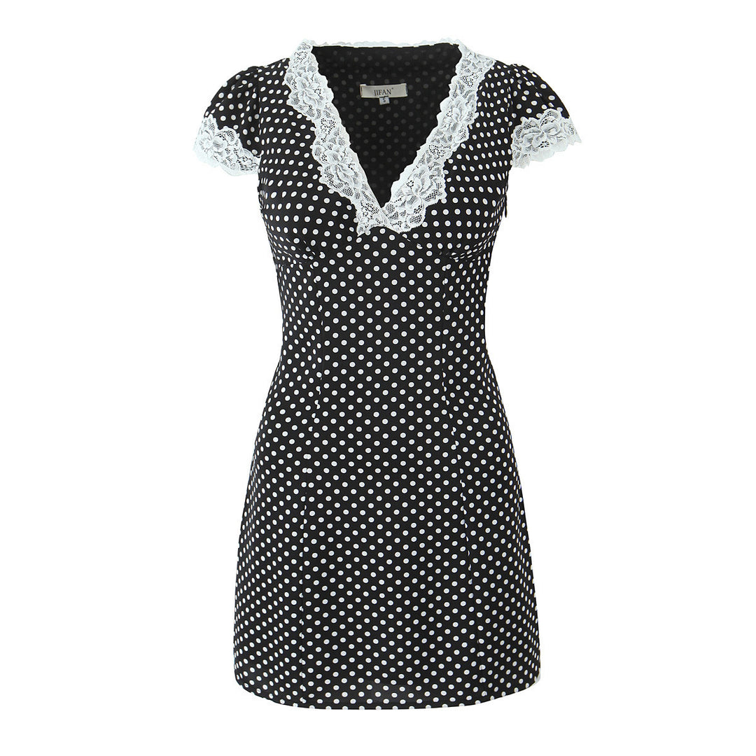 Dame sommerkjole med ruffledetaljer og prikket design Stilla