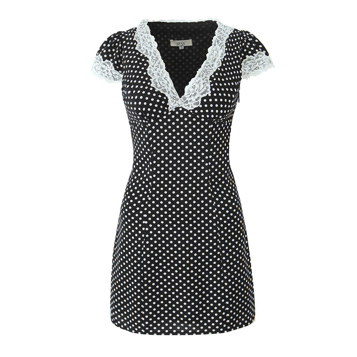 Dame sommerkjole med ruffledetaljer og prikket design Stilla