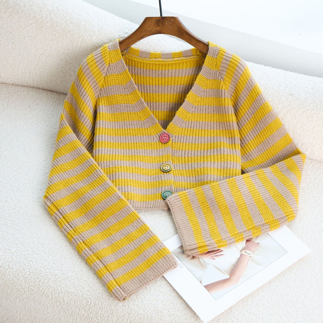 Kvinders cropped cardigan med farverige knapdetaljer og moderne design Stilla