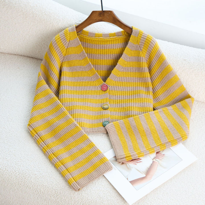 Kvinders cropped cardigan med farverige knapdetaljer og moderne design Stilla