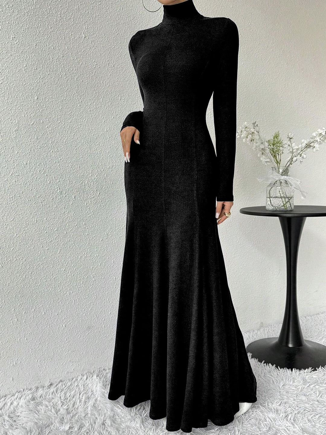 Dame elegant Maxikjole med høj krave og flowende kant Stilla