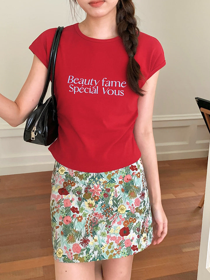 Dame T-shirt med kreativ tekst og figursyet snit Stilla