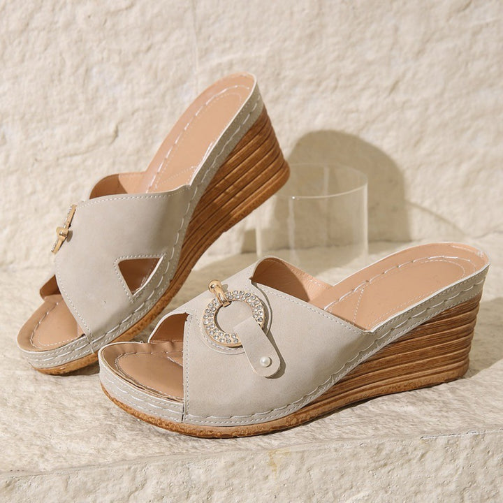 Dame Wedge-sandaler med stilfuld dekorationsring Stilla
