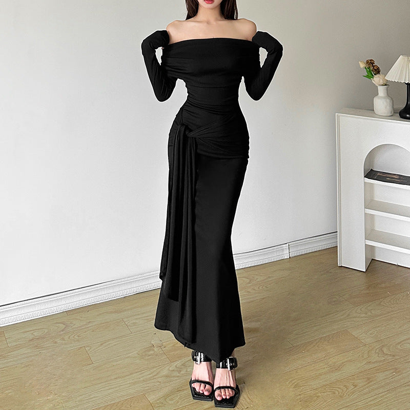 Dame elegant maxikjole med off-shoulder design og raffineret indpakningseffekt Stilla