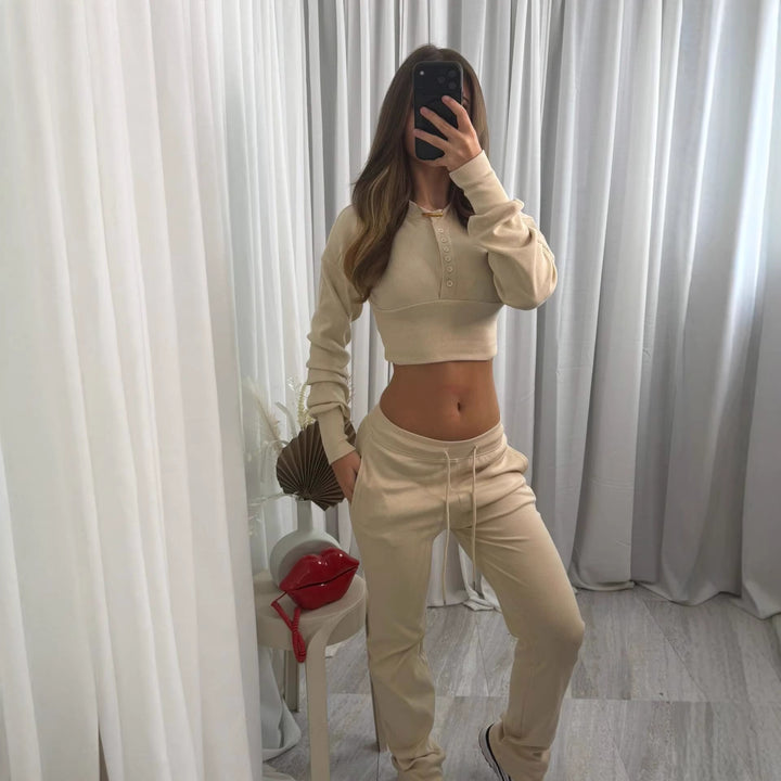 Kvinders mønstrede loungewear sæt med cropped top og komfortable joggers Skovae