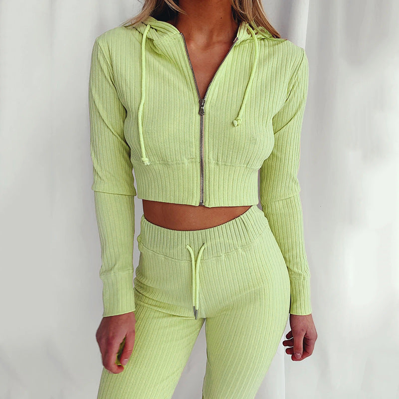 Kvinders sporty cropped hoodie sæt med fint rib design og høj bærekomfort Stilla