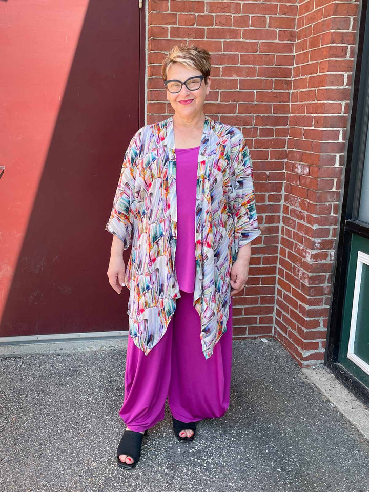 Dame Let, farverig Kimono-overlay i åndbart stof Stilla