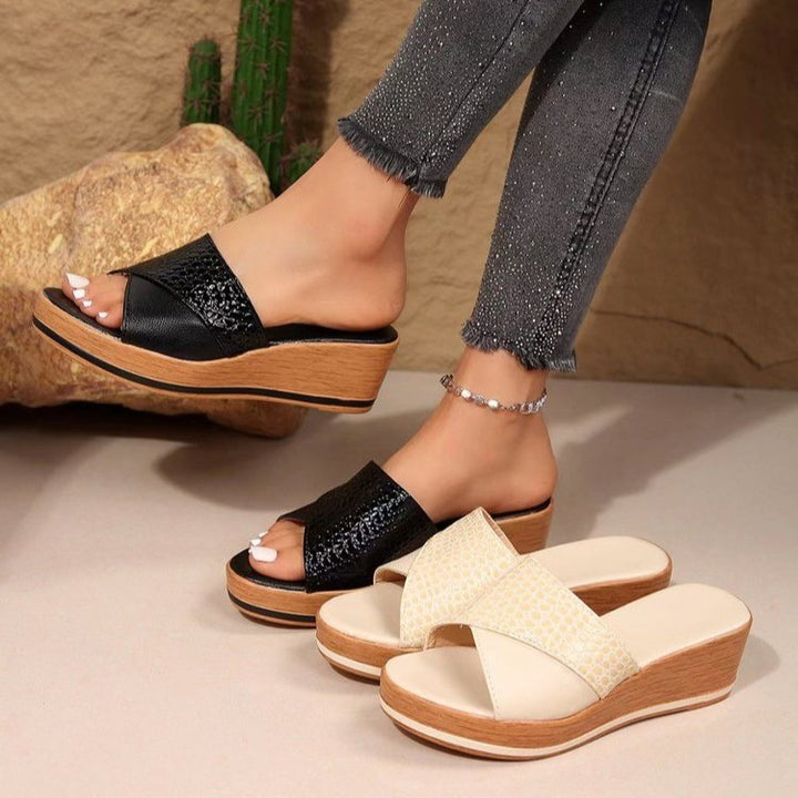 Dame Wedge-pantoletten med elegante korkdetaljer og skridsikker bund Stilla