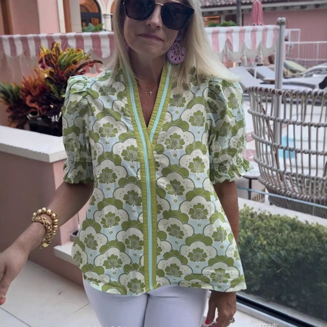 Damebluse med rynkedetaljer og blomstret print Stilla