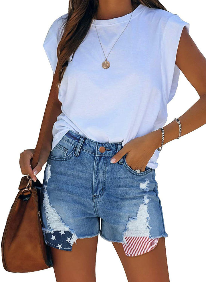 Dame afslappede Denim-shorts med moderigtige ripped-detaljer og Amerika-flags-elementer Stilla