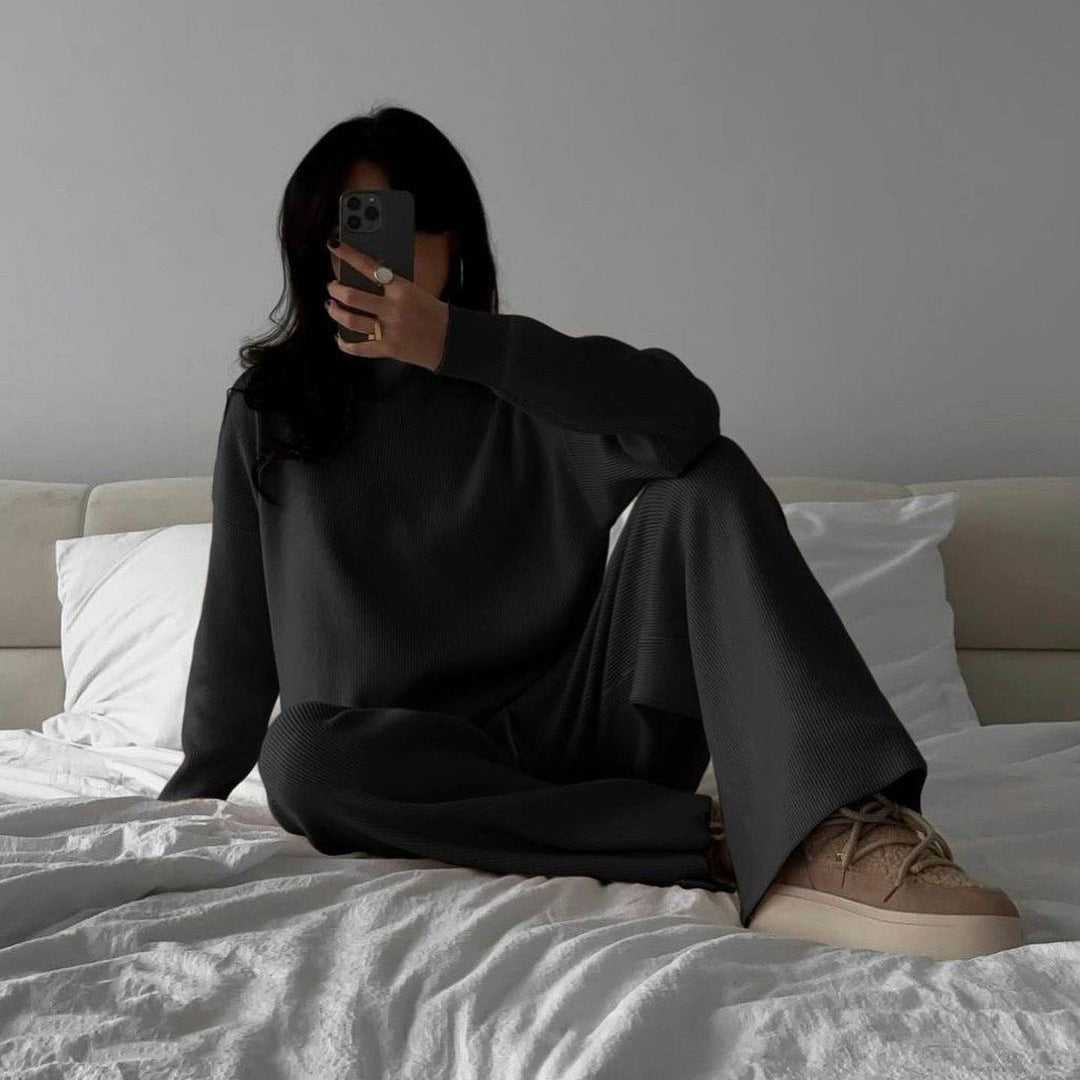 Kvinders komfortable loungewear sæt med høj krave og sideslidser Skovae